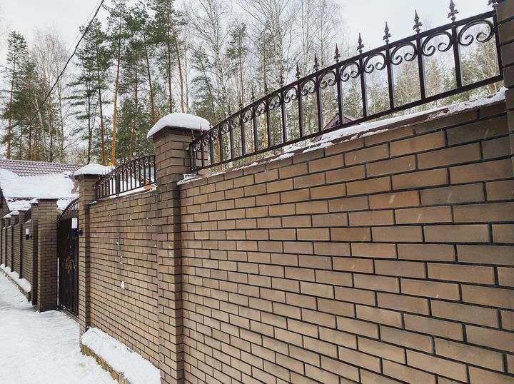 Как рассчитать длину пролётов забора, чтобы не потерять жёсткость и удобный въезд в Ясногорске