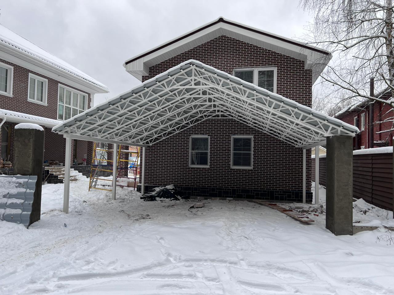 Как рассчитать глубину кованого козырька над входом, чтобы дверь открывалась свободно в Ясногорске